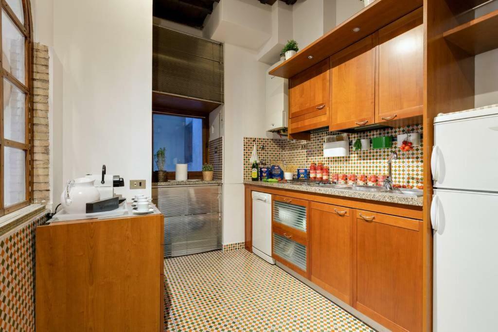 Arenula Luxury Apartment Рим Екстериор снимка